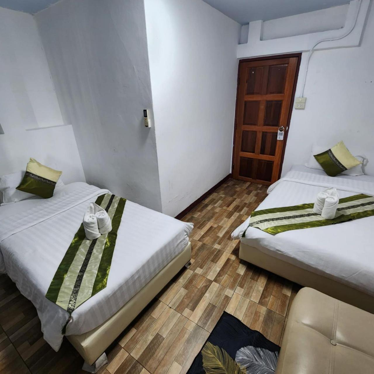 Chiangmai First House & Tour Hostel Chiang Mai Exterior photo